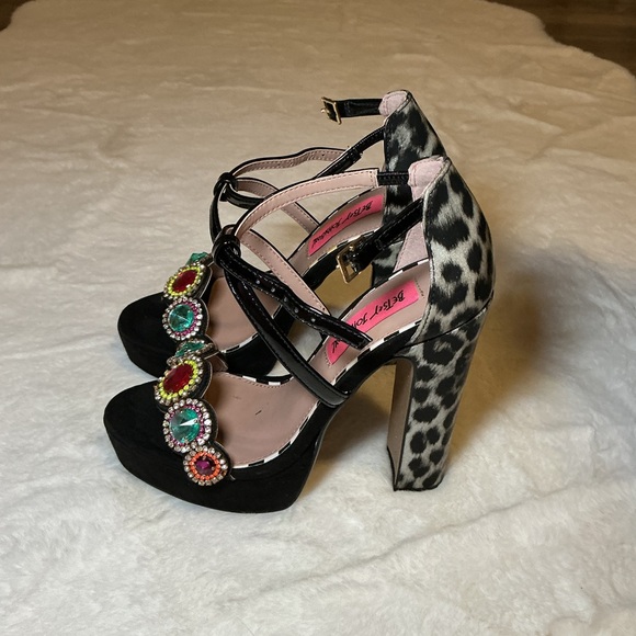 Betsey Johnson Black Embellished Women's Heels - Picture 2 of 6